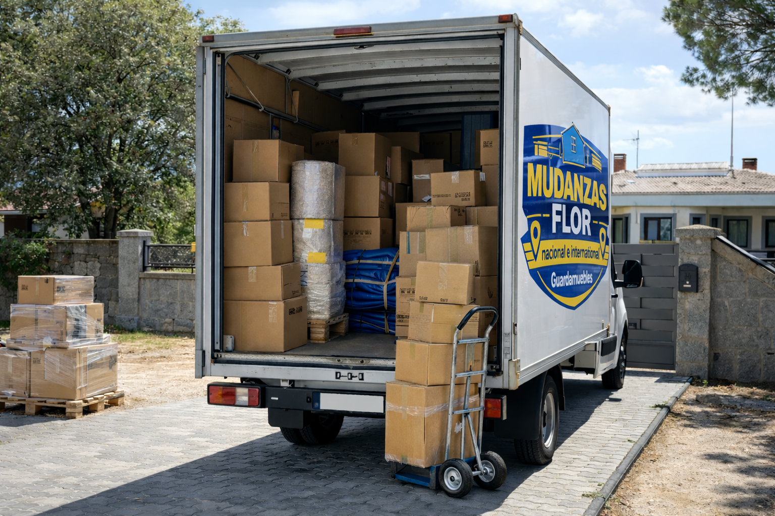 Camión de Mudanzas Flor cargado